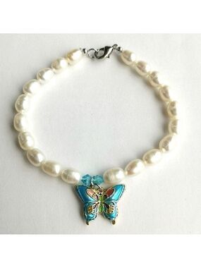 NWT white freshwater pearl bracelet with blue cloisonne enamel  butterfly charm